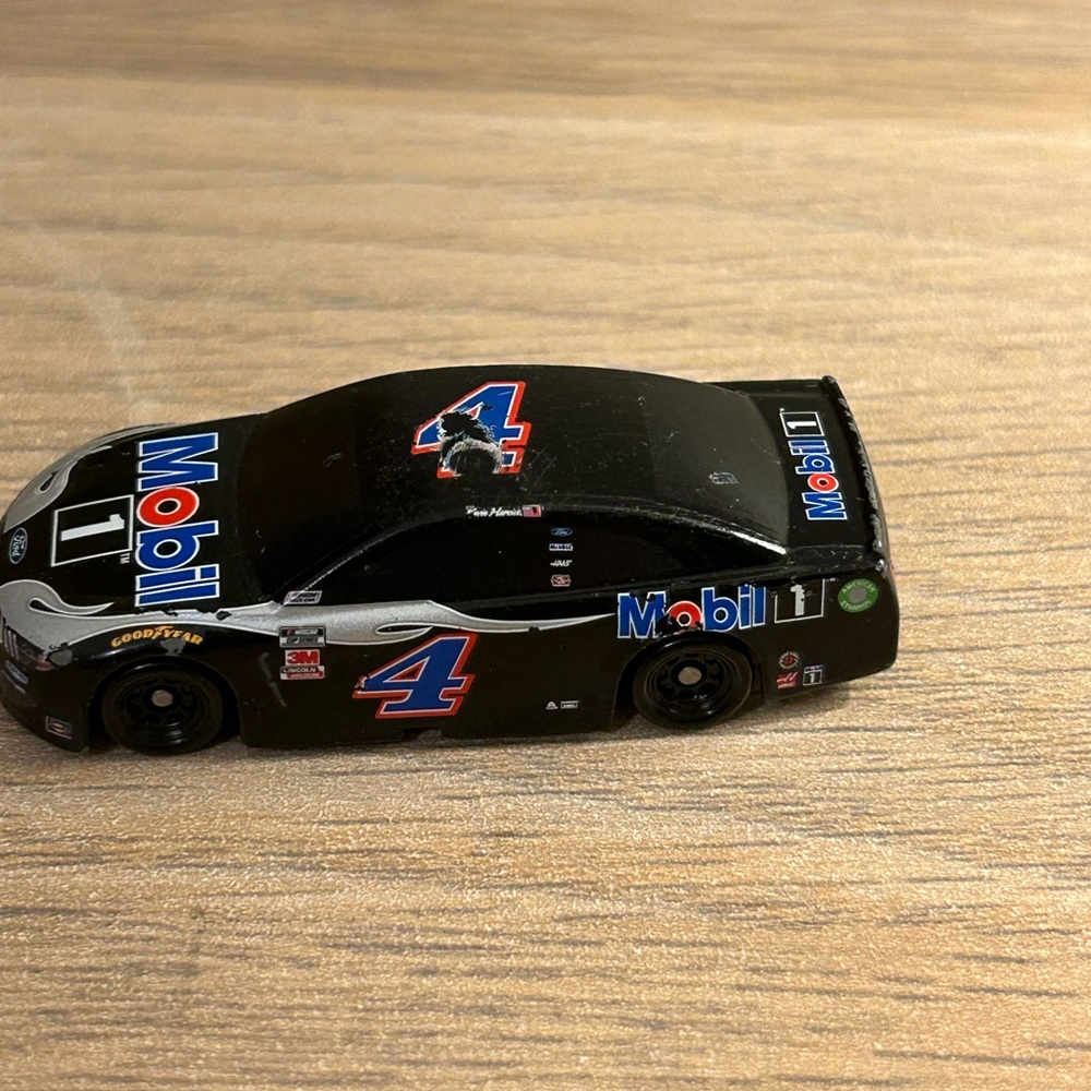 Lionel 2020 Mobile Ford Mustang  Black Toy Race Car